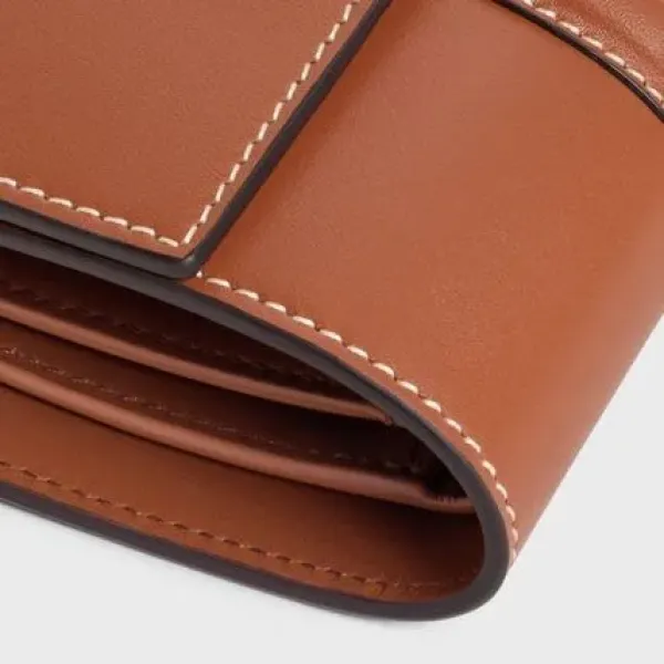 【2026】【国内入手困難】CELINE セリーヌ トリフォールド ウォレット スモール 10.5 X 8.5 X 4 CM 【2026】【国内入手困難】CELINE セリーヌ トリフォールド ウォレット スモール 10.5 X 8.5 X 4 CM