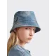 【2026】PRADA 春夏向けのタイダイデニムベースボールキャップとバケットハット 【2026】PRADA 春夏向けのタイダイデニムベースボールキャップとバケットハット