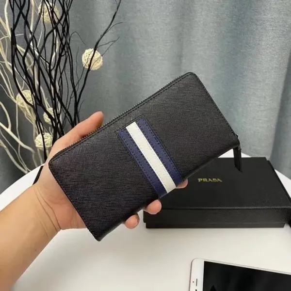 【2026】【PRADA 公式 旗艦店】プラダ 財布当日出荷 好評に付き再入荷!30*22*10CM 【2026】【PRADA 公式 旗艦店】プラダ 財布当日出荷 好評に付き再入荷!30*22*10CM