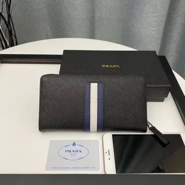 【2026】【PRADA 公式 旗艦店】プラダ 財布当日出荷 好評に付き再入荷!30*22*10CM 【2026】【PRADA 公式 旗艦店】プラダ 財布当日出荷 好評に付き再入荷!30*22*10CM