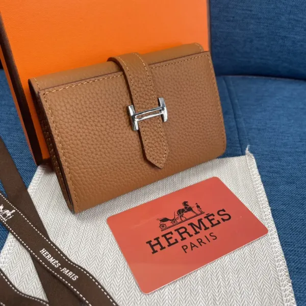 【2026】HERMÈS 三つ折り財布 8カラー 10X12CM 【2026】HERMÈS 三つ折り財布 8カラー 10X12CM