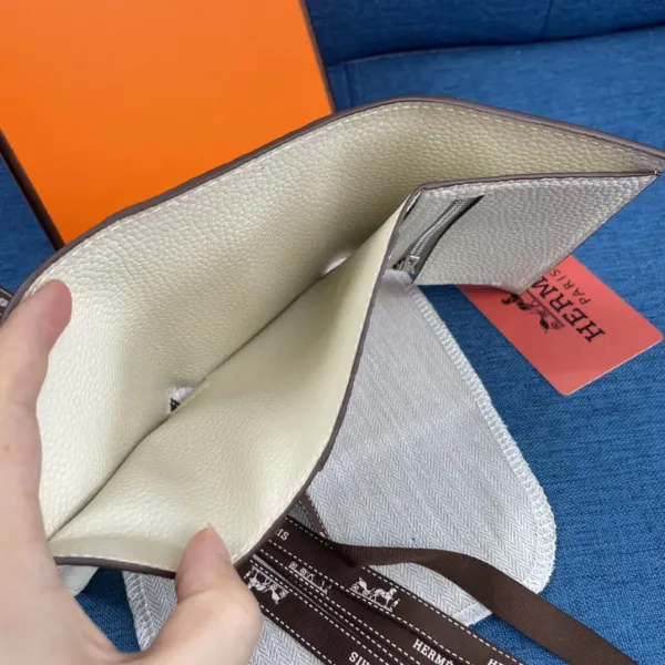 【2026】HERMÈS 三つ折り財布 8カラー 10X12CM 【2026】HERMÈS 三つ折り財布 8カラー 10X12CM