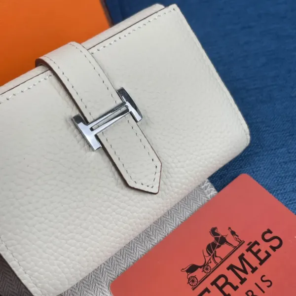 【2026】HERMÈS 三つ折り財布 8カラー 10X12CM 【2026】HERMÈS 三つ折り財布 8カラー 10X12CM