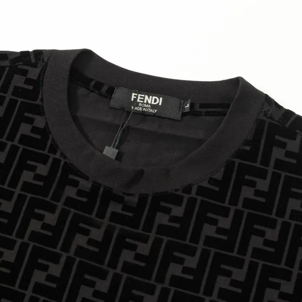 【2026】【FENDI公式旗艦店】フェンディ Tシャツ ご好評に付き再入荷! 250214 【2026】【FENDI公式旗艦店】フェンディ Tシャツ ご好評に付き再入荷! 250214