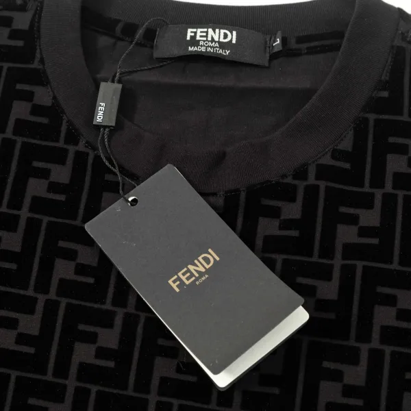 【2026】【FENDI公式旗艦店】フェンディ Tシャツ ご好評に付き再入荷! 250214 【2026】【FENDI公式旗艦店】フェンディ Tシャツ ご好評に付き再入荷! 250214