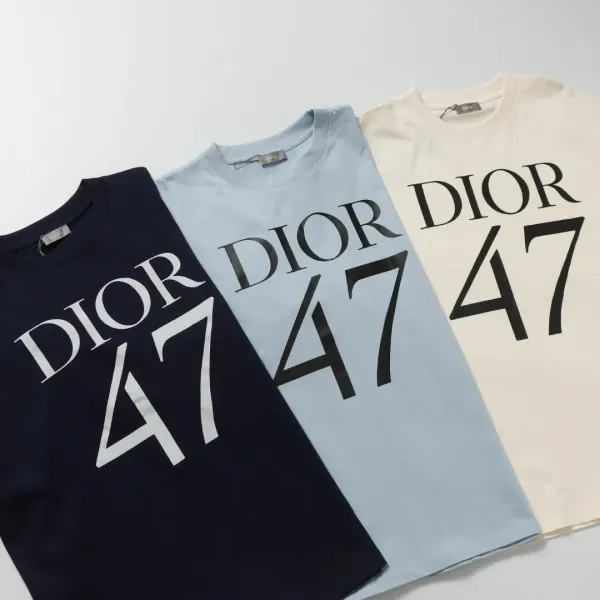 【2026】【DIOR 公式旗艦店】ディオール   Tシャツ ご好評に付き再入荷 250210