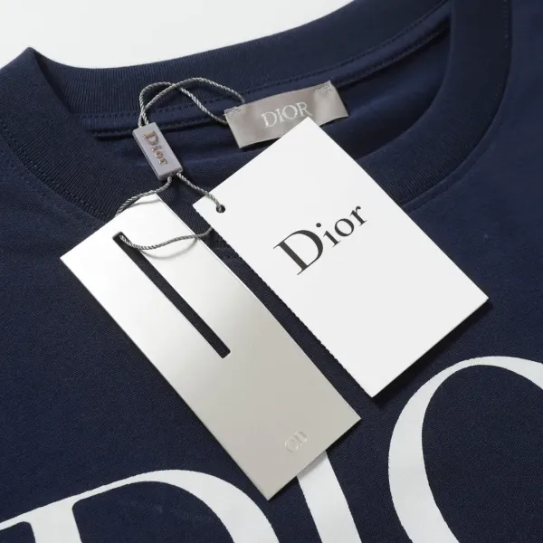 【2026】【DIOR 公式旗艦店】ディオール   Tシャツ ご好評に付き再入荷 250210