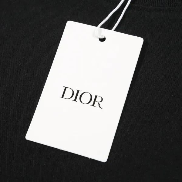 【2026】【DIOR 公式旗艦店】ディオール Tシャツ ご好評に付き再入荷 250210 【2026】【DIOR 公式旗艦店】ディオール Tシャツ ご好評に付き再入荷 250210