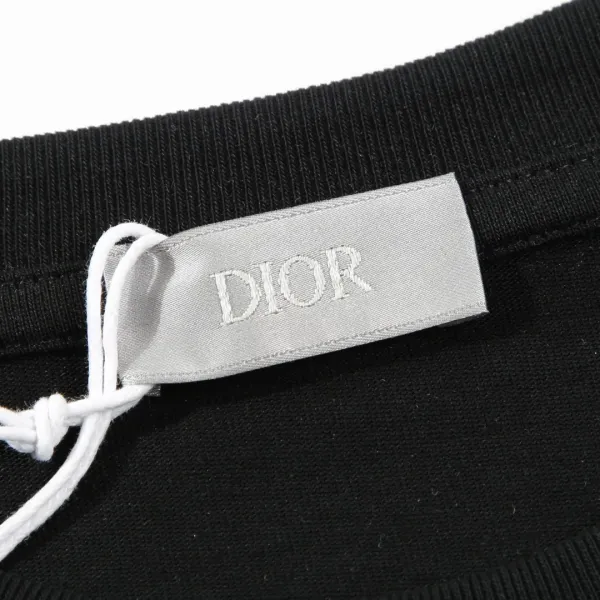 【2026】【DIOR 公式旗艦店】ディオール Tシャツ ご好評に付き再入荷 250210 【2026】【DIOR 公式旗艦店】ディオール Tシャツ ご好評に付き再入荷 250210