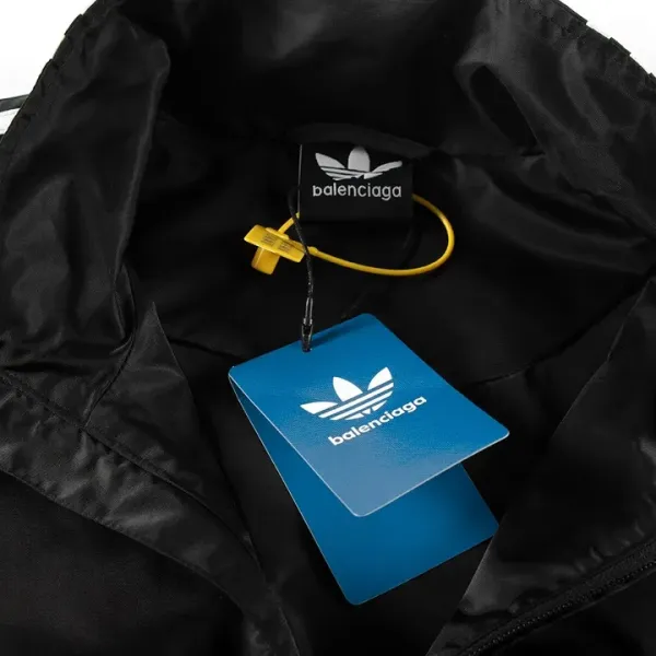 【2026】【BALENCIAGA 公式旗艦店】バレンシアガ ジャケット着 好評に付き再入荷!250107 【2026】【BALENCIAGA 公式旗艦店】バレンシアガ ジャケット着 好評に付き再入荷!250107