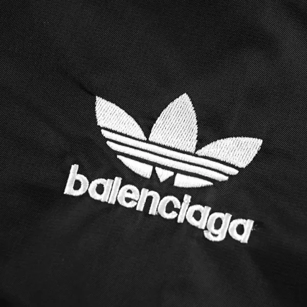 【2026】【BALENCIAGA 公式旗艦店】バレンシアガ ジャケット着 好評に付き再入荷!250107 【2026】【BALENCIAGA 公式旗艦店】バレンシアガ ジャケット着 好評に付き再入荷!250107