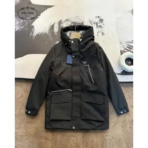 【2026】【PRADA  公式旗艦店】プラダ  ダウンジャケット好評に付き再入荷！241227