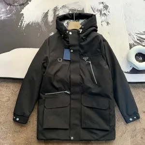 【2026】【PRADA  公式旗艦店】プラダ  ダウンジャケット好評に付き再入荷！241227