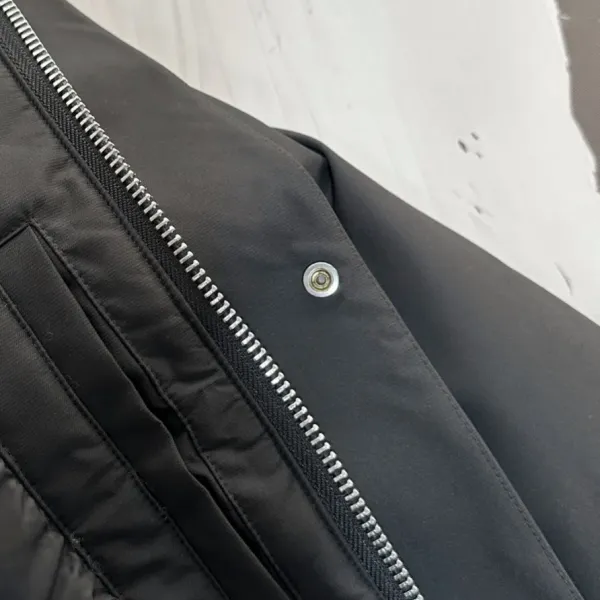 【2026】【PRADA  公式旗艦店】プラダ  ダウンジャケット好評に付き再入荷！241227