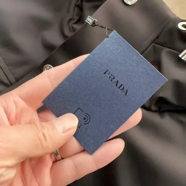【2026】【PRADA  公式旗艦店】プラダ  ダウンジャケット好評に付き再入荷！241227