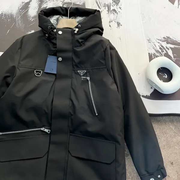 【2026】【PRADA  公式旗艦店】プラダ  ダウンジャケット好評に付き再入荷！241227