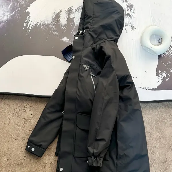 【2026】【PRADA  公式旗艦店】プラダ  ダウンジャケット好評に付き再入荷！241227