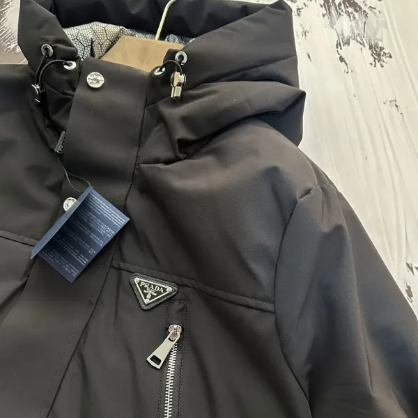 【2026】【PRADA  公式旗艦店】プラダ  ダウンジャケット好評に付き再入荷！241227