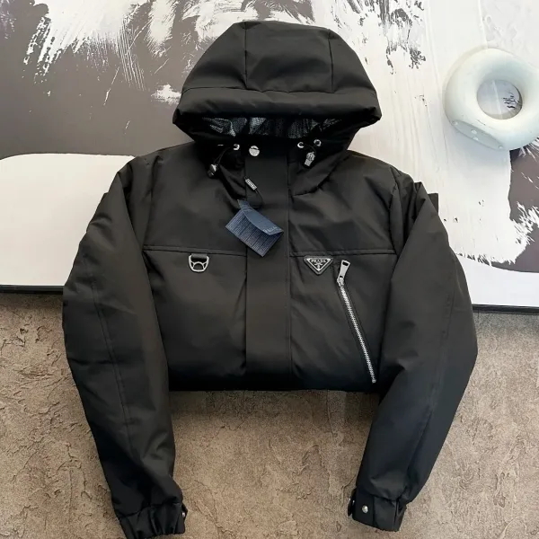 【2026】【PRADA  公式旗艦店】プラダ  ダウンジャケット好評に付き再入荷！241227