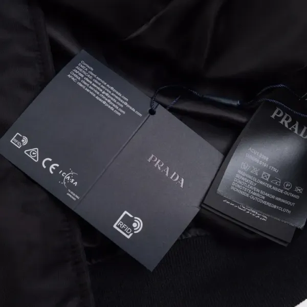 【2026】【PRADA 公式旗艦店】 プラダ ジャケット着 ご好評に付き再入荷!241224 【2026】【PRADA 公式旗艦店】 プラダ ジャケット着 ご好評に付き再入荷!241224