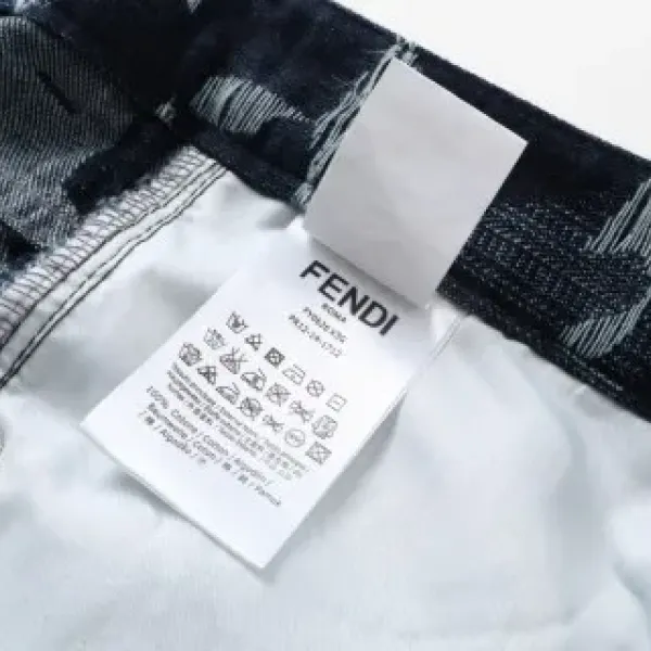 【2026】【FENDI 公式旗艦店】フェンディ ジーパン ご好評に付き再入荷! 241220 【2026】【FENDI 公式旗艦店】フェンディ ジーパン ご好評に付き再入荷! 241220