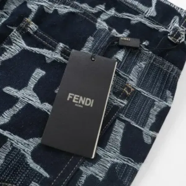 【2026】【FENDI 公式旗艦店】フェンディ ジーパン ご好評に付き再入荷! 241220 【2026】【FENDI 公式旗艦店】フェンディ ジーパン ご好評に付き再入荷! 241220