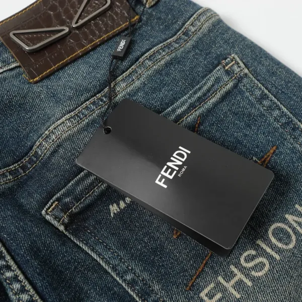 【2026】【FENDI 公式旗艦店】フェンディ ジーパン ご好評に付き再入荷! 241220 【2026】【FENDI 公式旗艦店】フェンディ ジーパン ご好評に付き再入荷! 241220