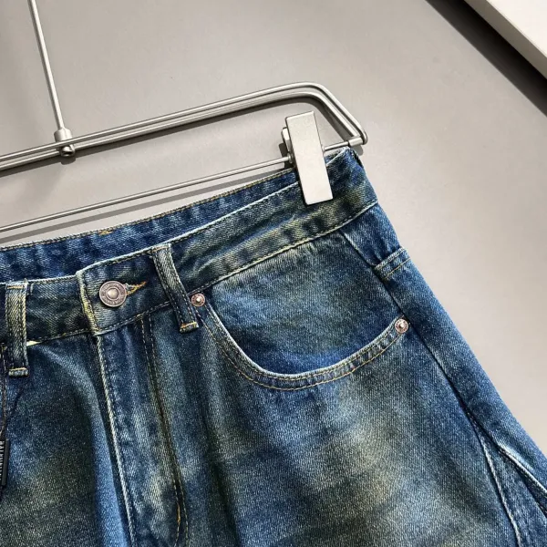 【2026】【BALENCIAGA 公式旗艦店】バレンシアガ ジーパン ご好評に付き再入荷! 241219 【2026】【BALENCIAGA 公式旗艦店】バレンシアガ ジーパン ご好評に付き再入荷! 241219