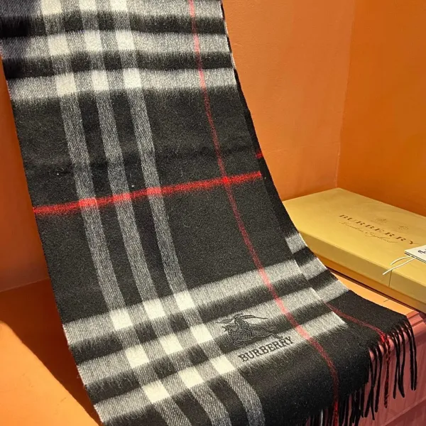 【2026】【BURBERRY バーバリー】スカーフ30*180CM 241209 【2026】【BURBERRY バーバリー】スカーフ30*180CM 241209