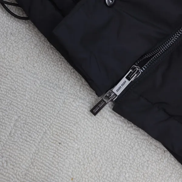 【2026】【Miumiu   公式旗艦店】ミュウミュウ ダウンジャケット ご好評に付き再入荷！241206