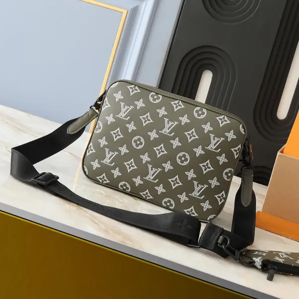 【2026】 LV【LOUIS VUITTON 公式旗艦店】ルイヴィトン 斜めがけバッグ当日出荷 好評に付き再入荷!25*18.5*7CM 241125 【2026】 LV【LOUIS VUITTON 公式旗艦店】ルイヴィトン 斜めがけバッグ当日出荷 好評に付き再入荷!25*18.5*7CM 241125