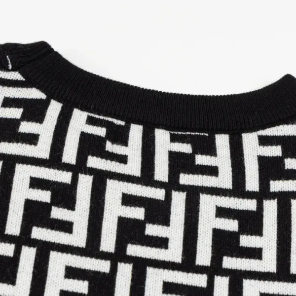 【2026】【FENDI 公式旗艦店】フェンディ セーター好評に付き再入荷! 241116 【2026】【FENDI 公式旗艦店】フェンディ セーター好評に付き再入荷! 241116
