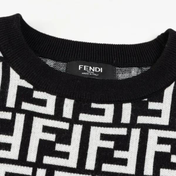 【2026】【FENDI 公式旗艦店】フェンディ セーター好評に付き再入荷! 241116 【2026】【FENDI 公式旗艦店】フェンディ セーター好評に付き再入荷! 241116