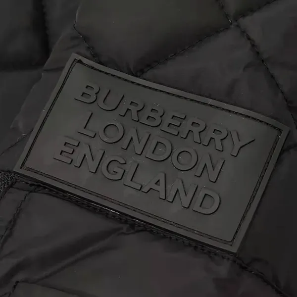 【2026】【BURBERRY 公式旗艦店】バーバリー ジャケット着 好評に付き再入荷!241112 【2026】【BURBERRY 公式旗艦店】バーバリー ジャケット着 好評に付き再入荷!241112