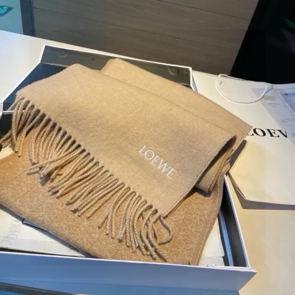 【2026】【LOEWE ロエベ】スカーフ 180*30CM 241109 【2026】【LOEWE ロエベ】スカーフ 180*30CM 241109