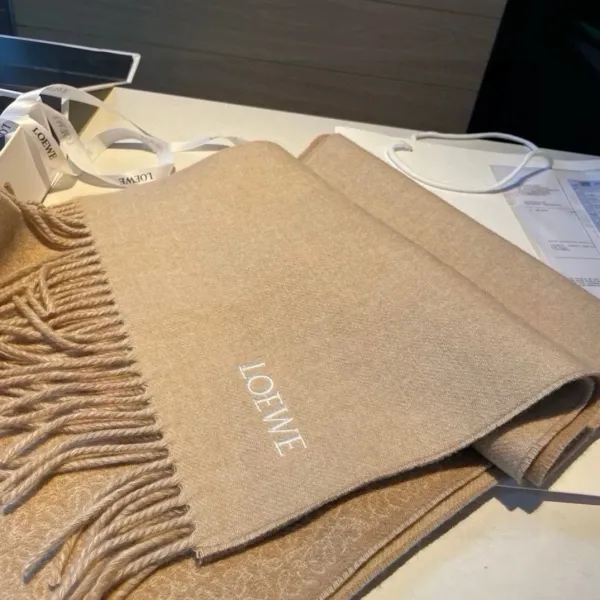 【2026】【LOEWE ロエベ】スカーフ 180*30CM 241109 【2026】【LOEWE ロエベ】スカーフ 180*30CM 241109