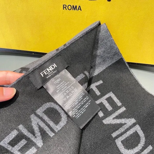 【2026】【FENDI フェンディ】スカーフ180*32CM 241109 【2026】【FENDI フェンディ】スカーフ180*32CM 241109