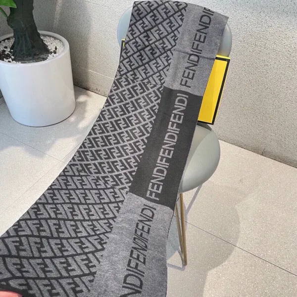 【2026】【FENDI フェンディ】スカーフ180*32CM 241109 【2026】【FENDI フェンディ】スカーフ180*32CM 241109