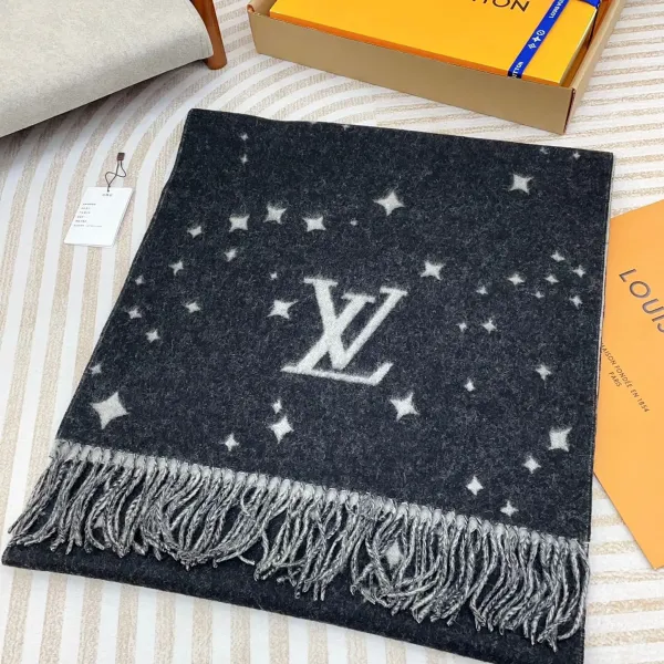 【2026】【LV LOUIS VUITTON ルイ·ヴィトン】 スカーフ 45*210cm 241107 【2026】【LV LOUIS VUITTON ルイ·ヴィトン】 スカーフ 45*210cm 241107