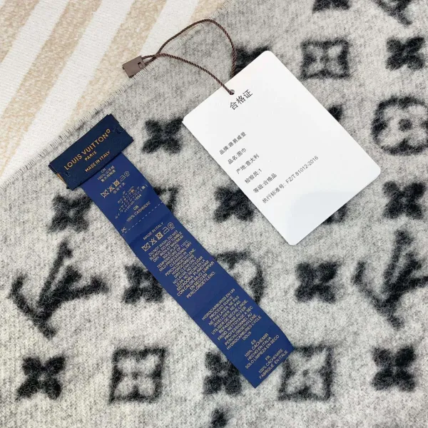 【2026】【LV LOUIS VUITTON ルイ·ヴィトン】 スカーフ 45*210cm 241107 【2026】【LV LOUIS VUITTON ルイ·ヴィトン】 スカーフ 45*210cm 241107