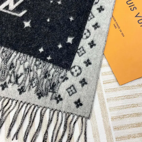 【2026】【LV LOUIS VUITTON ルイ·ヴィトン】 スカーフ 45*210cm 241107 【2026】【LV LOUIS VUITTON ルイ·ヴィトン】 スカーフ 45*210cm 241107