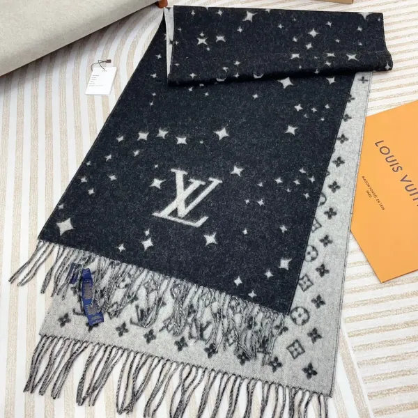 【2026】【LV LOUIS VUITTON ルイ·ヴィトン】 スカーフ 45*210cm 241107 【2026】【LV LOUIS VUITTON ルイ·ヴィトン】 スカーフ 45*210cm 241107