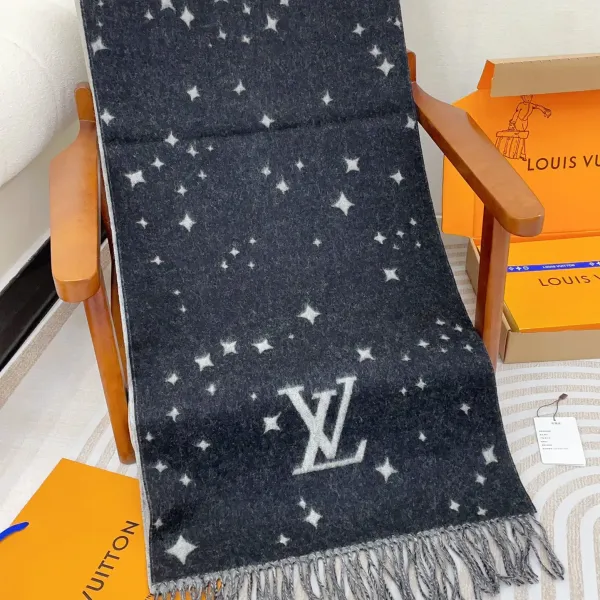 【2026】【LV LOUIS VUITTON ルイ·ヴィトン】 スカーフ 45*210cm 241107 【2026】【LV LOUIS VUITTON ルイ·ヴィトン】 スカーフ 45*210cm 241107