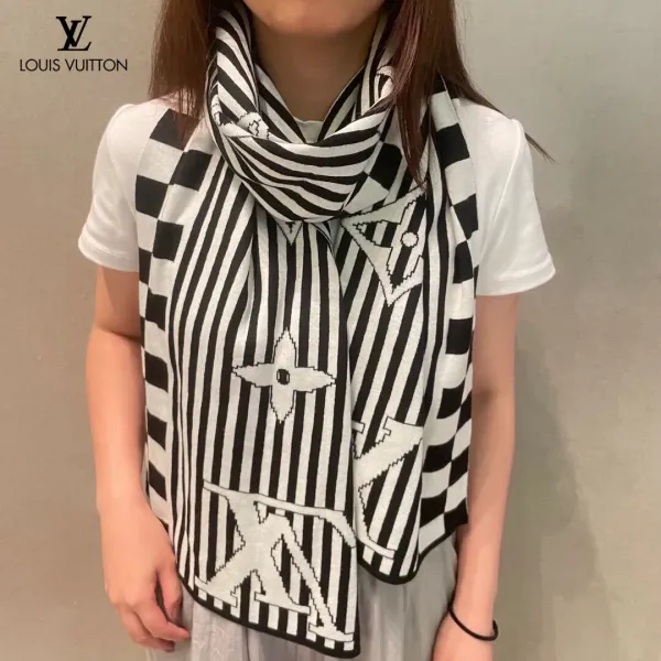 【2026】【LV LOUIS VUITTON ルイ·ヴィトン】 スカーフ 30*180cm 241107 【2026】【LV LOUIS VUITTON ルイ·ヴィトン】 スカーフ 30*180cm 241107