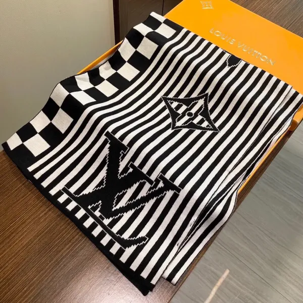 【2026】【LV LOUIS VUITTON ルイ·ヴィトン】 スカーフ 30*180cm 241107 【2026】【LV LOUIS VUITTON ルイ·ヴィトン】 スカーフ 30*180cm 241107