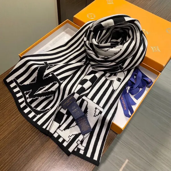 【2026】【LV LOUIS VUITTON ルイ·ヴィトン】 スカーフ 30*180cm 241107 【2026】【LV LOUIS VUITTON ルイ·ヴィトン】 スカーフ 30*180cm 241107