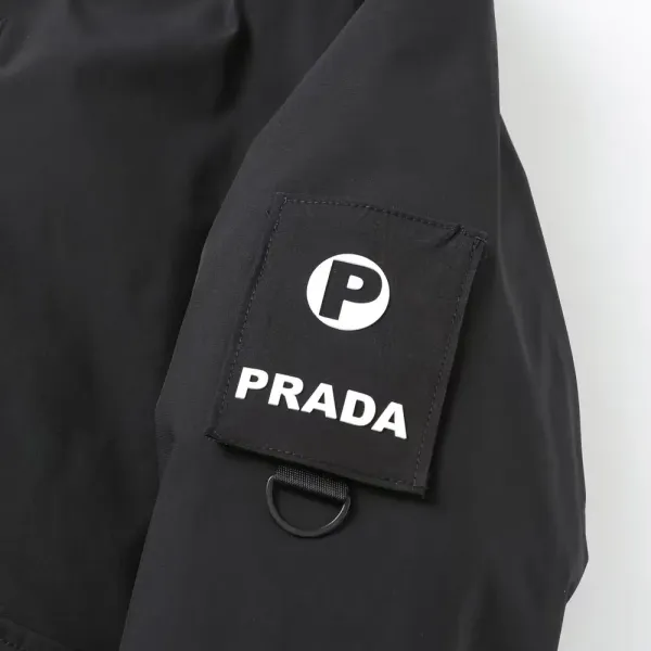 【2026】【PRADA  公式旗艦店】プラダ  ダウンジャケット 好評に付き再入荷！ 241102