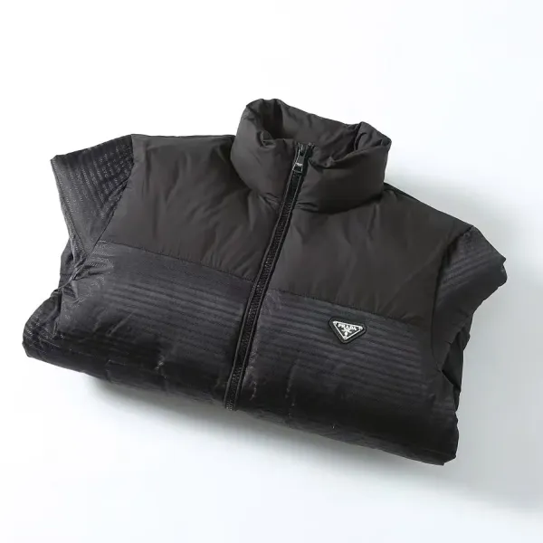 【2026】【PRADA  公式旗艦店】プラダ  ダウンジャケット 好評に付き再入荷！ 241102