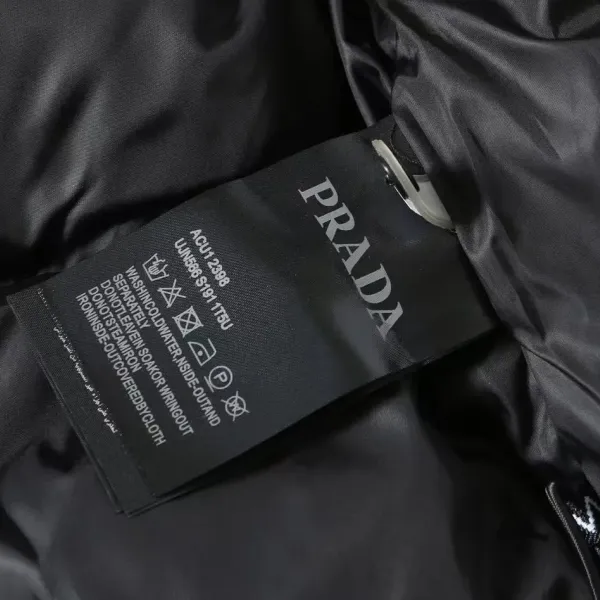 【2026】【PRADA  公式旗艦店】プラダ  ダウンジャケット 好評に付き再入荷！ 241102