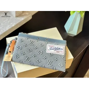 【2026】LV【LOUIS VUITTON 公式 旗艦店】 ルイヴィトン クラッチバッグ 当日出荷 好評に付き再入荷!27*18CM 241101 【2026】LV【LOUIS VUITTON 公式 旗艦店】 ルイヴィトン クラッチバッグ 当日出荷 好評に付き再入荷!27*18CM 241101